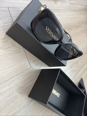 Brand New Versace Black and Gold Signature Box Set